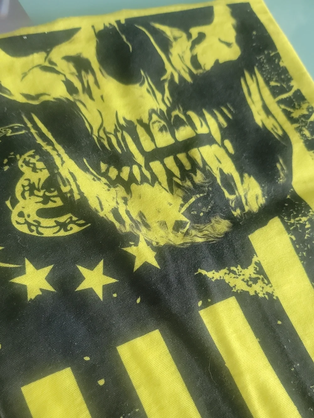 Yellow Skull scareeee Don't Tread On Freedom Face Mask new..